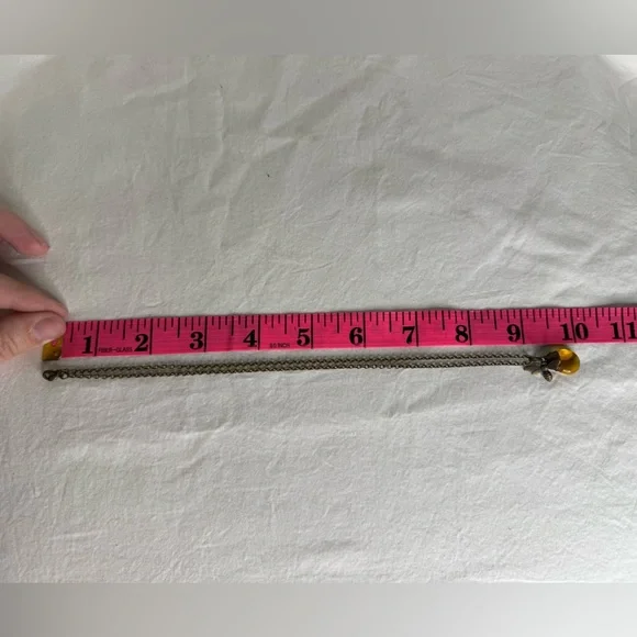 Antique Gold Tone Bee Charm Necklace - Picture 6 of 7